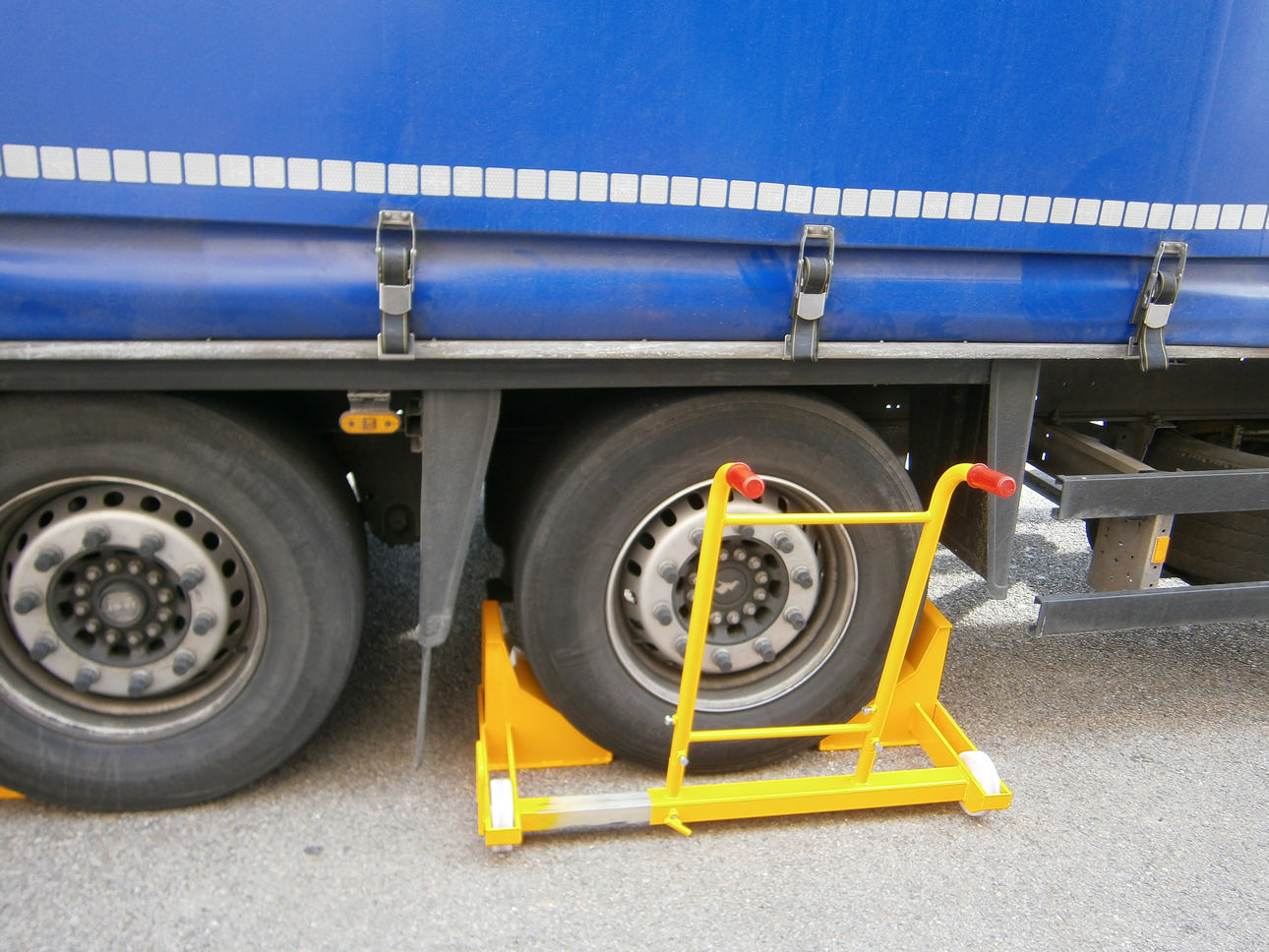 Cuñas para ruedas de camiones